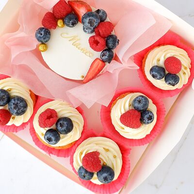 Бенто и капкейки Маме в Co'Zona по цене 4150 ₽