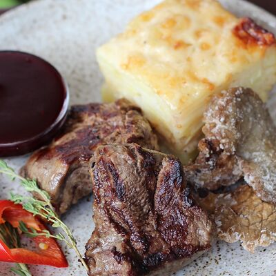 Филе миньон с гратеном и хрустящими вешенками в Опера по цене 1590 ₽