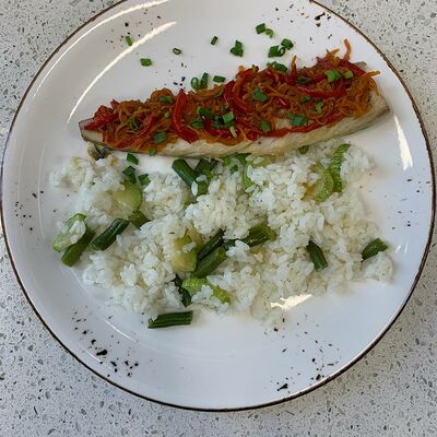 Скумбрия в азиатском стиле и рис с фасолью и кабачками в Кофеин по цене 370