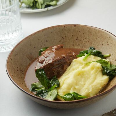 Телячьи щечки с картофелем в Блеск по цене 690