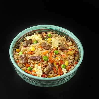 Рис с говядиной и яйцом в RollWok club Азиатская кухня по цене 599 ₽