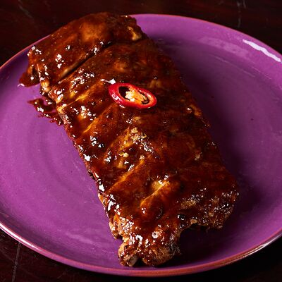 Свиные ребра в медово-горчичном соусе в Lions Head по цене 1190 ₽