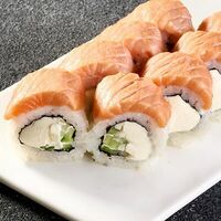 Запеченный ролл Филадельфия в Takamura Sushi