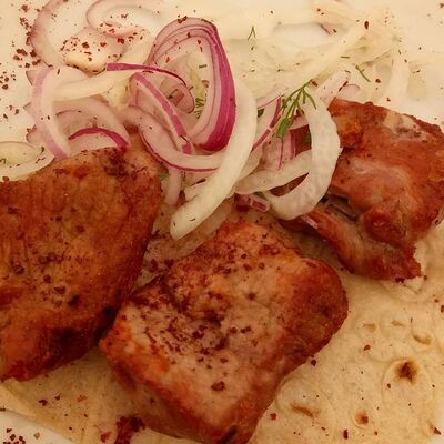 Шашлык из cвинoго карбонада в Шаурма на Федосеенко по цене 1995 ₽