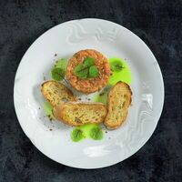 Тартар из семги с авокадо в Остерия Il Massimo