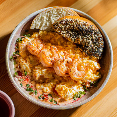 Скрембл с креветками в Ранняя пташка по цене 720 ₽