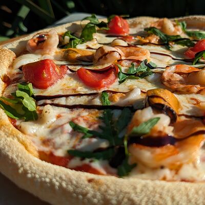 Пицца с морскими гадами в Чёрноморская пицца по цене 1050 ₽