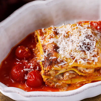 Лазанья с рагу из мраморной говядины в Salone pasta & bar по цене 1650 ₽