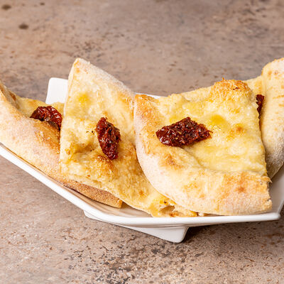 Фокачча с пармезаном в Lili по цене 400 ₽