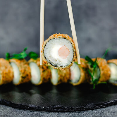 Ролл с креветкой и сыром в Багс Банни от кафеМафия по цене 330