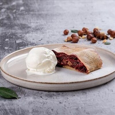 Штрудель вишневый в Refettorio по цене 610 ₽