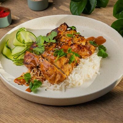 Стейк из куриного бедра с рисом басмати в Blackberry по цене 528 ₽