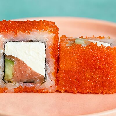 Ролл Калифорния с лососем в Sushi Street по цене 529 ₽