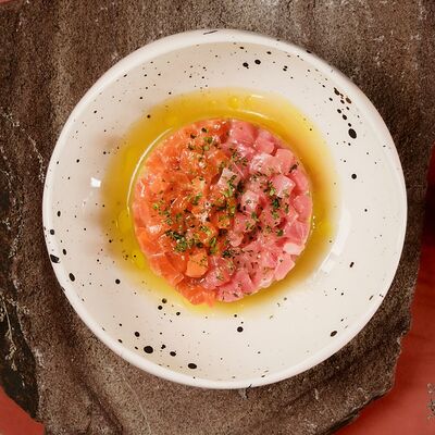 Тартар из тунца с соусом гуакамоле в Zanzibar по цене 1240 ₽