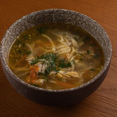 Куриный суп с домашней лапшой в Хинкальная by Ten по цене 440 ₽