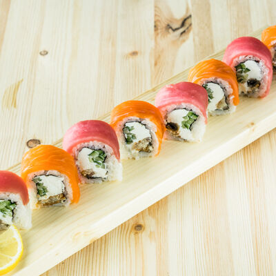 Фирменный ролл Хокайдо маки в Вкусно Суши по цене 599