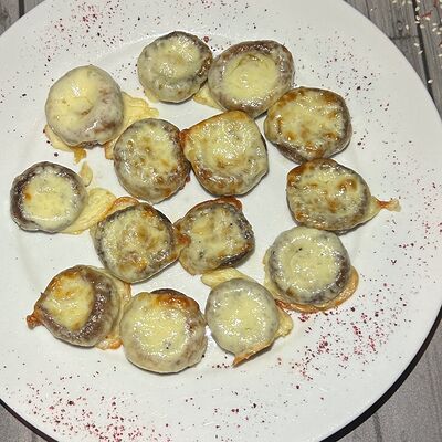 Фаршированные шляпки шампиньонов в Старый Город по цене 389 ₽