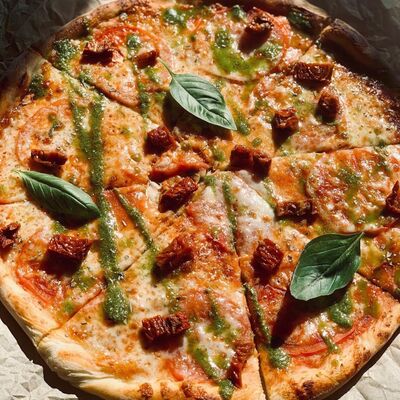 Пицца Маргарита в Соседи Home Cafe по цене 800 ₽