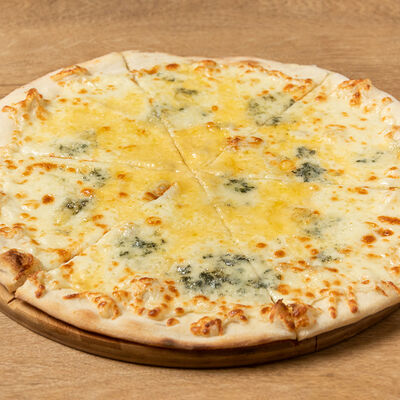 Пицца Четыре сыра в TeaRoom по цене 759 ₽