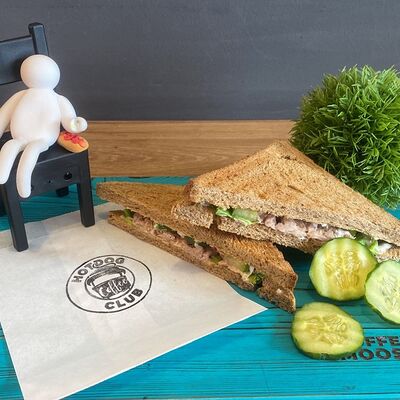 Сэндвич с тунцом в Hotdog Club & Bubble Tea по цене 280 ₽