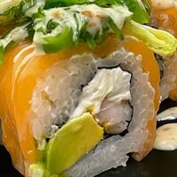 Филадельфия с чукой в Art Sushi