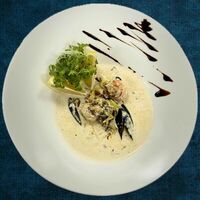 Сливочный суп с морепродуктами в Коралл