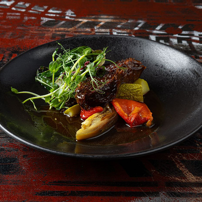 Говядина, томленная с запеченными овощами в Bistro 113 по цене 1300 ₽