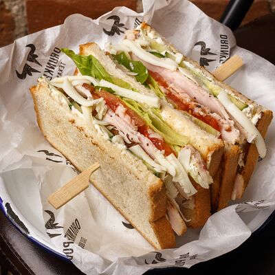 Сэндвич с индейкой в Дранки паб по цене 640 ₽