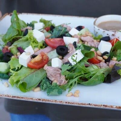 Салат с тунцом и фетой в Диалог по цене 499 ₽