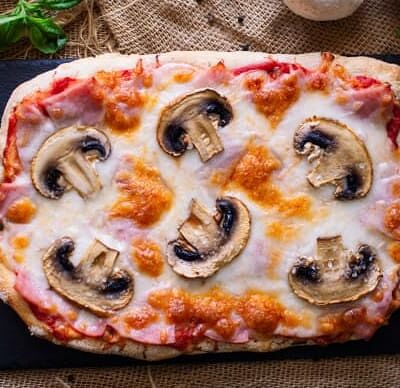 Пицца на римском тесте с ветчиной и грибами в Хлеб да булки и любовь по цене 800 ₽