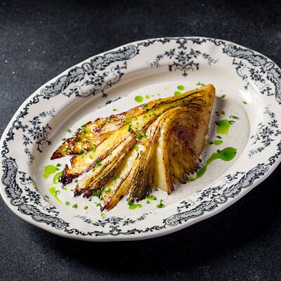 Молодая запеченая капуста в трюфельном соусе в Шале Берёзка по цене 690 ₽