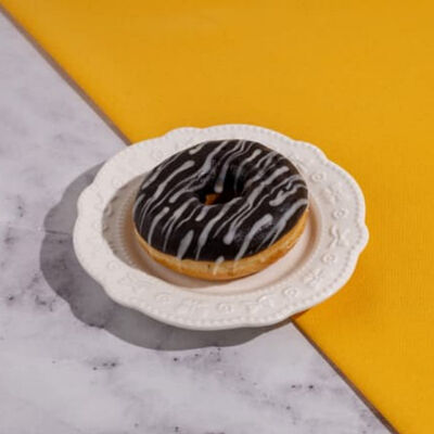 Донат с шоколадной начинкой в Пекарня Буханка по цене 139 ₽