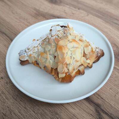 Круассан миндаль в Панеттоле по цене 399 ₽