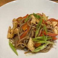 Вок гречневая с курицей в Мама лучше знает