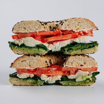 Бейгл O-la-la в MANTRA Bagels&Coffee по цене 630 ₽