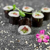 Маки тунец-огурец в Restobar Первый & Ресторан доставки Личный повар