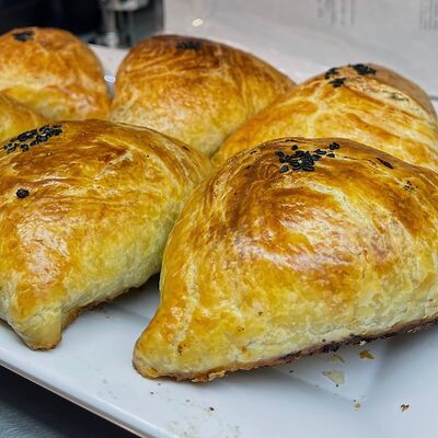 Самса с говядиной в Кебаб хаус по цене 175 ₽