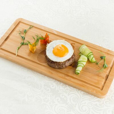 Бифштекс с яйцом в Римские каникулы по цене 370 ₽