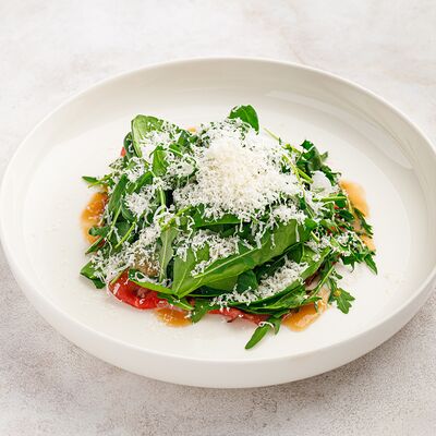 Салат с ростбифом в Zest Coffee & Wine по цене 670 ₽