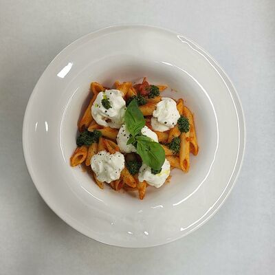 Пенне в томатном соусе и страчателлой в Шаверма и Пельмень по цене 3490 ₽