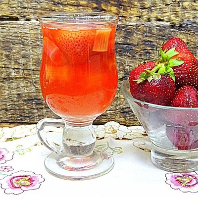 Земляничный морс средний в Трдельник по цене 210 ₽