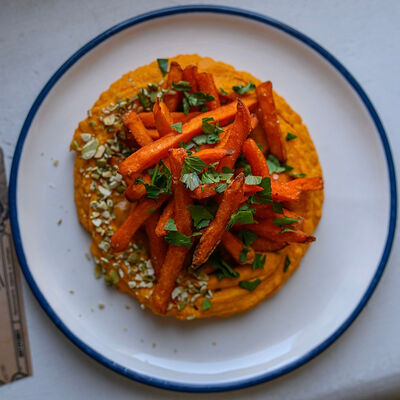 Хумус оранжевый с бататом фри в Шалом Берман по цене 490 ₽