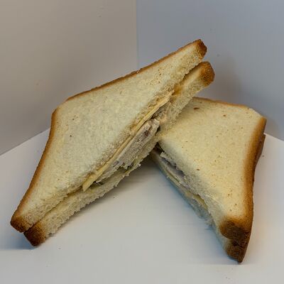 Тост с курицейв Хлеб с маслом по цене 225 ₽