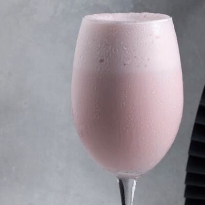 Коктейль клубничный в Mir love по цене 508 ₽