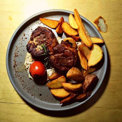 Медальоны со свининой в Co.mein по цене 795 ₽