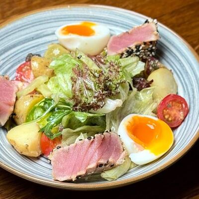 Нисуаз с тунцом в Легенда по цене 680 ₽