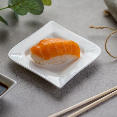 Суши с лососем в Суши-бар Макс Бокс по цене 120 ₽