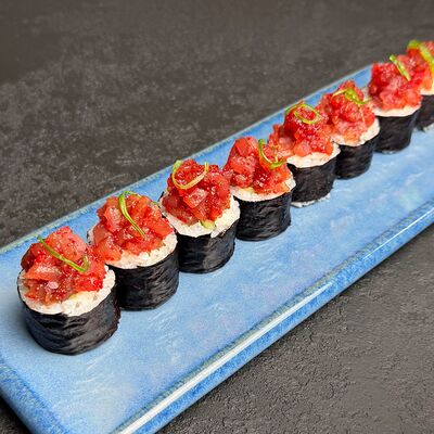Тартар с тунцом в Лосось Sushi & Oysters по цене 550 ₽