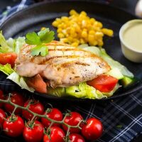 Куриная грудка на овощной подушке в A la Russe - Русская Кухня