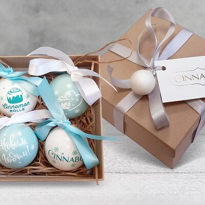 Новогодние шарики в Синнабон по цене 2230 ₽